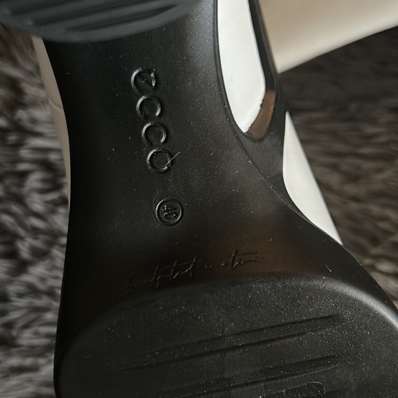 New ECCO Women's Shape Sculpted Motion 55 Chelsea Ankle Boot Size EU 40/US 9-9.5 - Picture 4 of 11